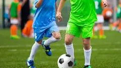 荔湾东塱村对海珠五凤村争夺广州千村足球赛冠军殊荣